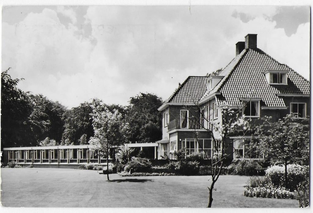 Hilversum - Overbosch - Oude gelopen ansichtkaart - B3299, Ophalen of Verzenden, 1980 tot heden, Gelopen, Noord-Holland