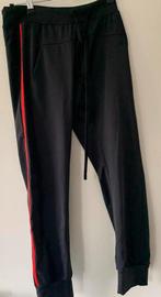 Zwarte Travel Broek met Rode Streep maat 18, Kleding | Dames, Zwart, Ophalen of Verzenden, Zo goed als nieuw, Maat 34 (XS) of kleiner