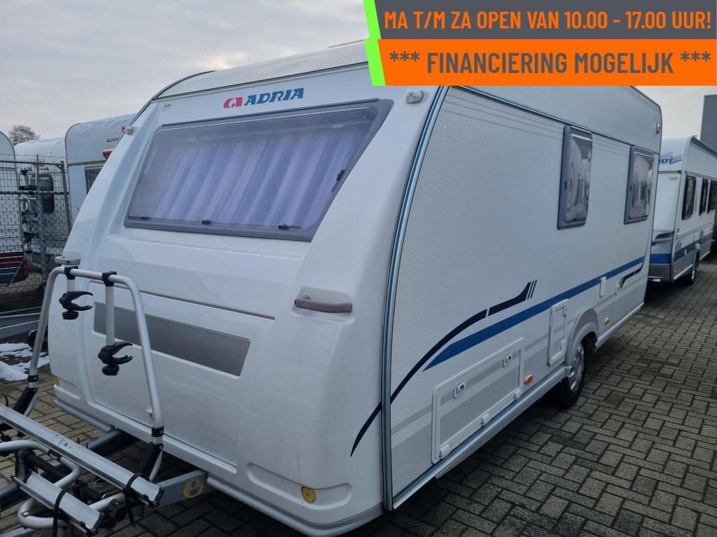 Adria adora 482 ps MOVER + VOORTENT + LUIFEL + DWARSBED, Caravans en Kamperen, Caravans, Bedrijf, Mover, Adria, 6 tot 7 meter