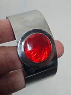 Vintage metalen armband met kunststof rode steen, Gebruikt, Staal, Ophalen of Verzenden, Nvt