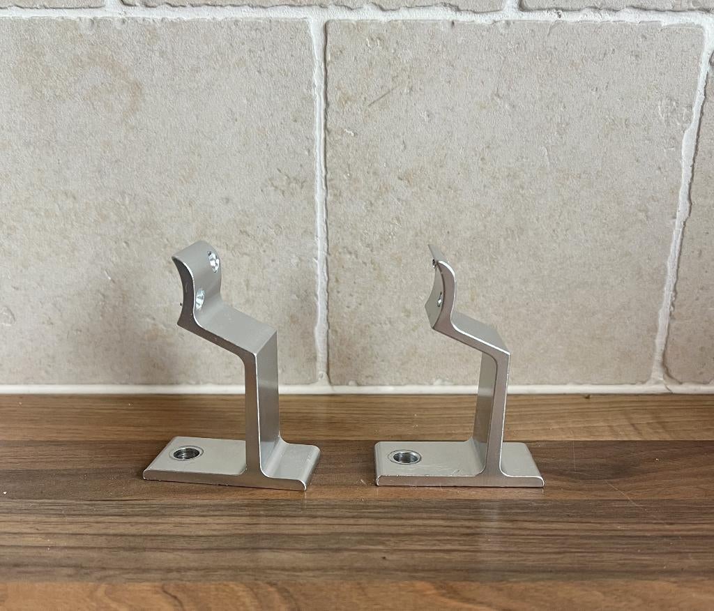 2 metalen haken voor bevestigen trapleuning aan de muur, Ophalen of Verzenden, Zo goed als nieuw, Trap, Minder dan 2 meter