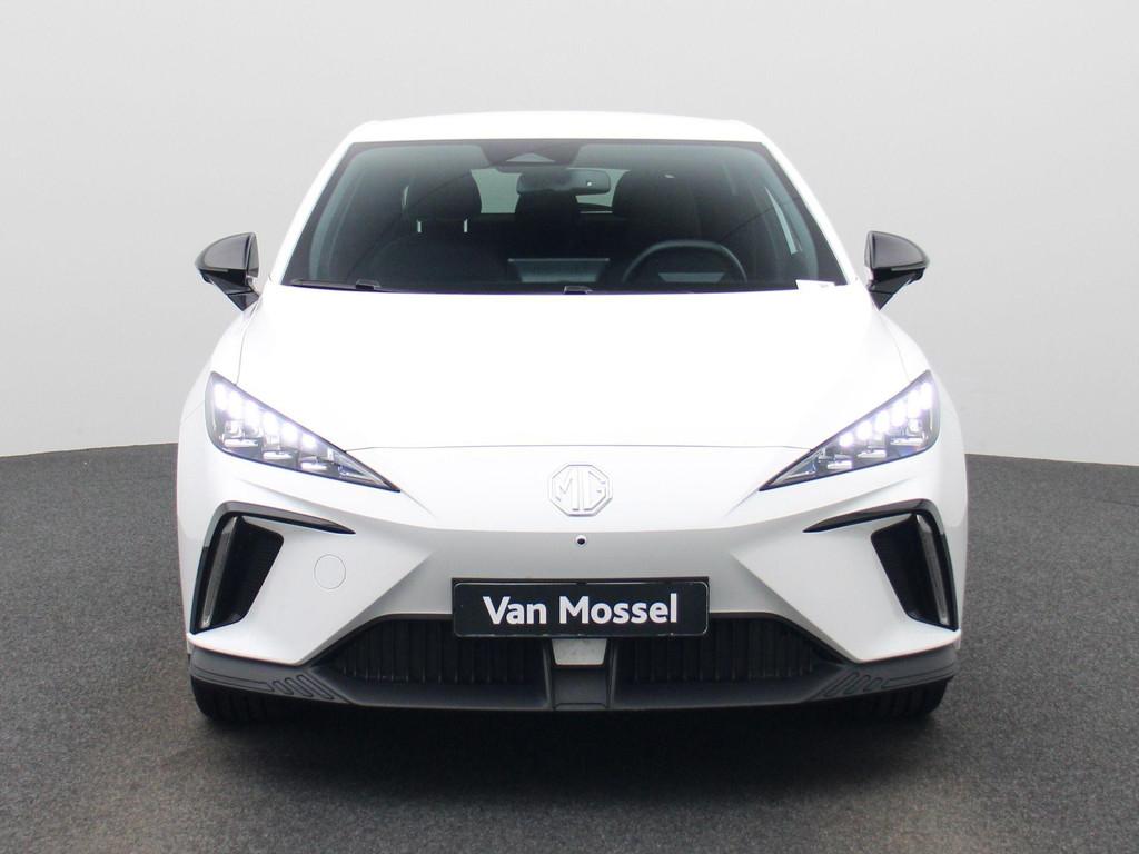 MG MG4 64 kWh Luxury | Navigatie | Parkeersensoren & Camera, Auto's, MG, Automaat, 1675 kg, Wit, 204 pk
