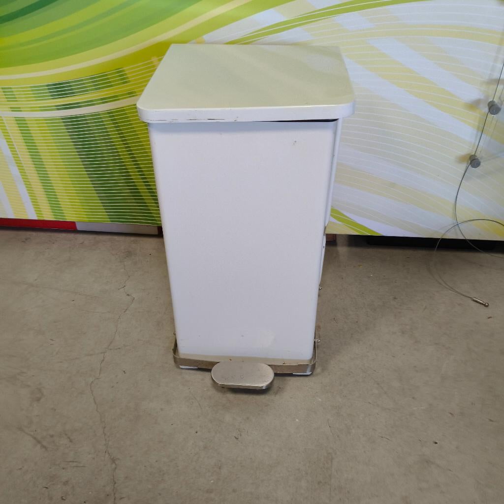 Metalen vlamdovende prullen bak met schade, Ophalen, Gebruikt, 50 tot 75 cm, 40 liter of meer