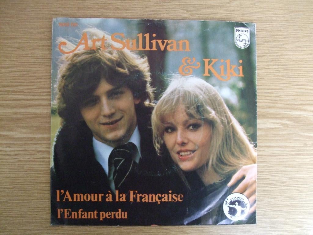 ART SULLIVAN & KIKI   L'AMOUR A LA FRANCAISE / L'ENFANT PERD, 7 inch, Single, Ophalen of Verzenden, Pop