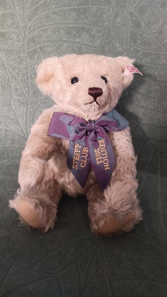 2011 Steiff EAN 421143 Club bear 2011, 30cm NIEUWSTAAT, RichardSteiffstrasse, Steiff, Steiff, Stoffen beer