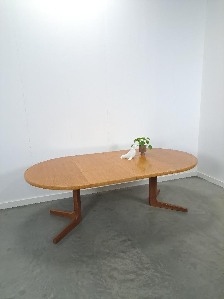 Ronde ovale eiken uitschuifbare eettafel vintage, Huis en Inrichting, Tafels | Eettafels, 100 tot 150 cm, Vintage, 200 cm of meer