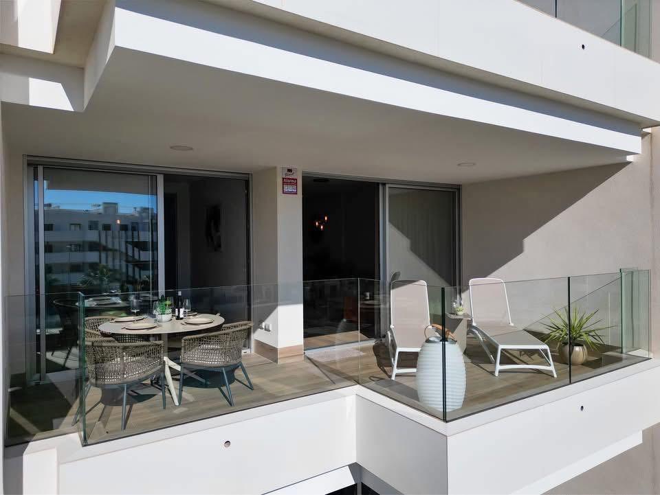 TE HUUR, LUXE APPARTEMENT IN Villamartín