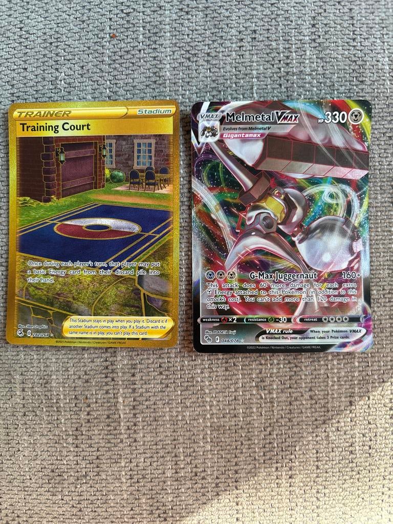 Pokémon Kaarten: Training Court Gold & Melmetal VMAX, Ophalen, Zo goed als nieuw, Meerdere kaarten, Foil