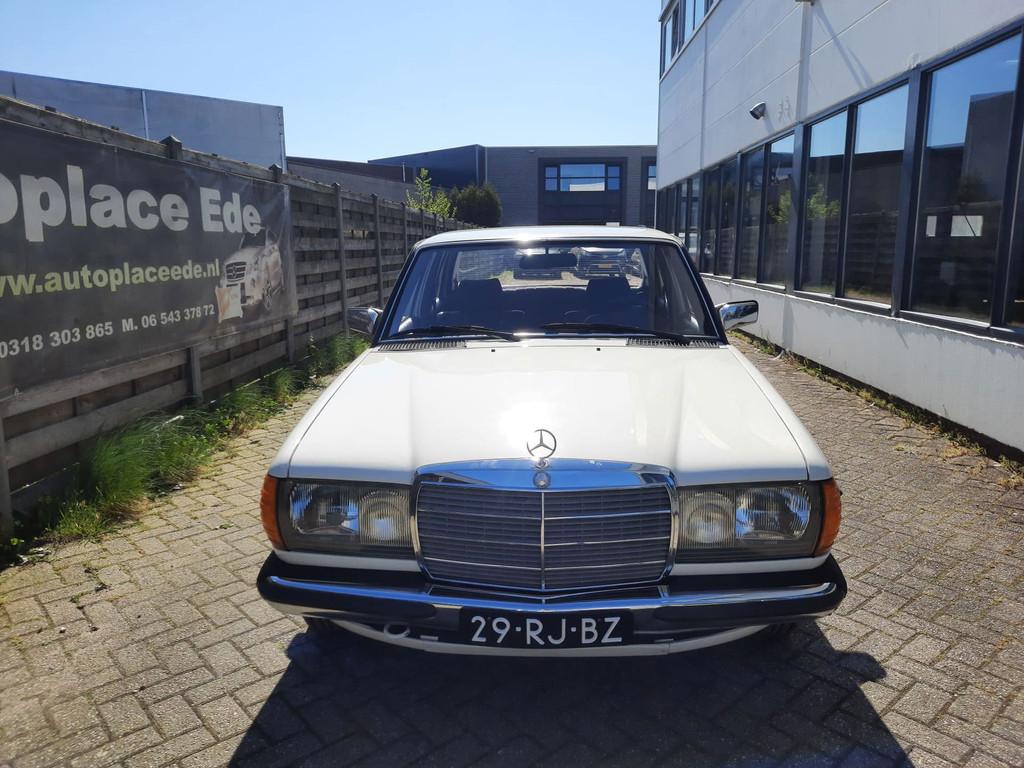 Mercedes-Benz 200-280 (W123) 200 D NIEUW STAAT, Auto's, Automaat, Achterwielaandrijving, Gebruikt, 60 pk