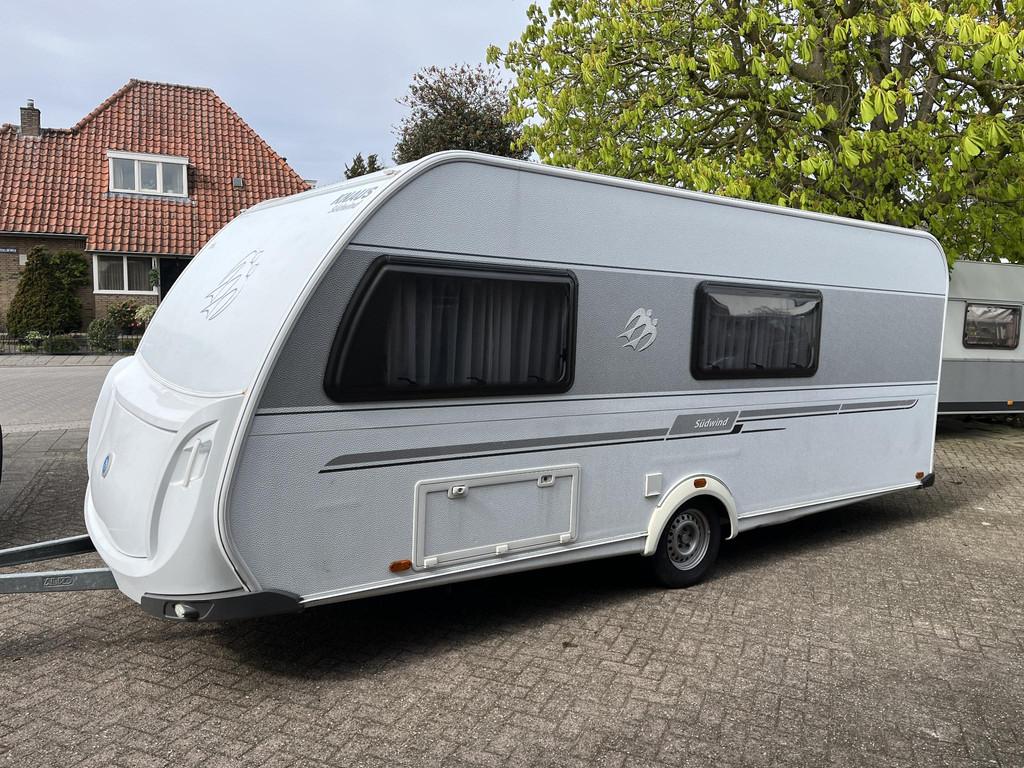 Knaus Sunwind 500 stapelbed en 4 slaap plaatsen Goed onderho, Caravans en Kamperen, Dwars-stapelbed, Rondzit, Bedrijf, Knaus