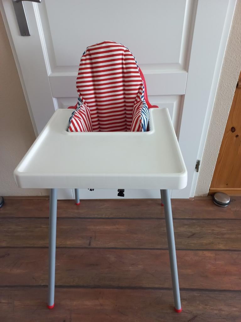 Kinderstoel met verkleiner, riempjes en voorblad., Kinderen en Baby's, Kinderstoelen, Ophalen, Gebruikt, Overige typen, Gordel(s)