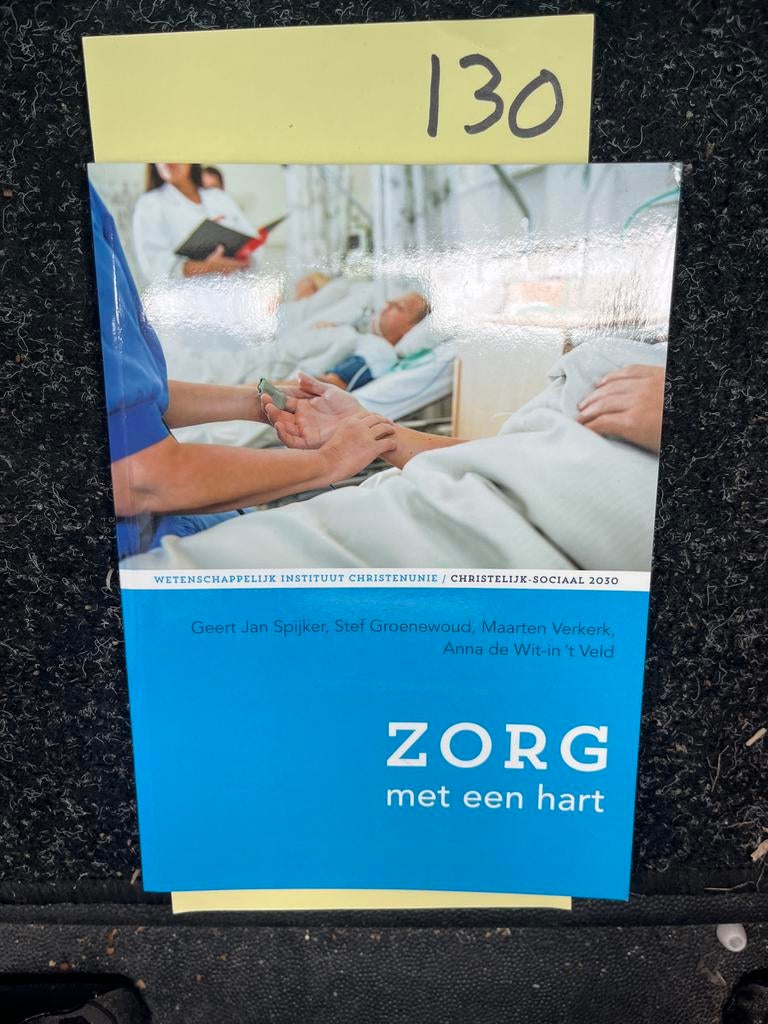 Zorg met een hart - Boek over zorg en maatschappij, Boeken, Ophalen of Verzenden, Zo goed als nieuw, Overige typen