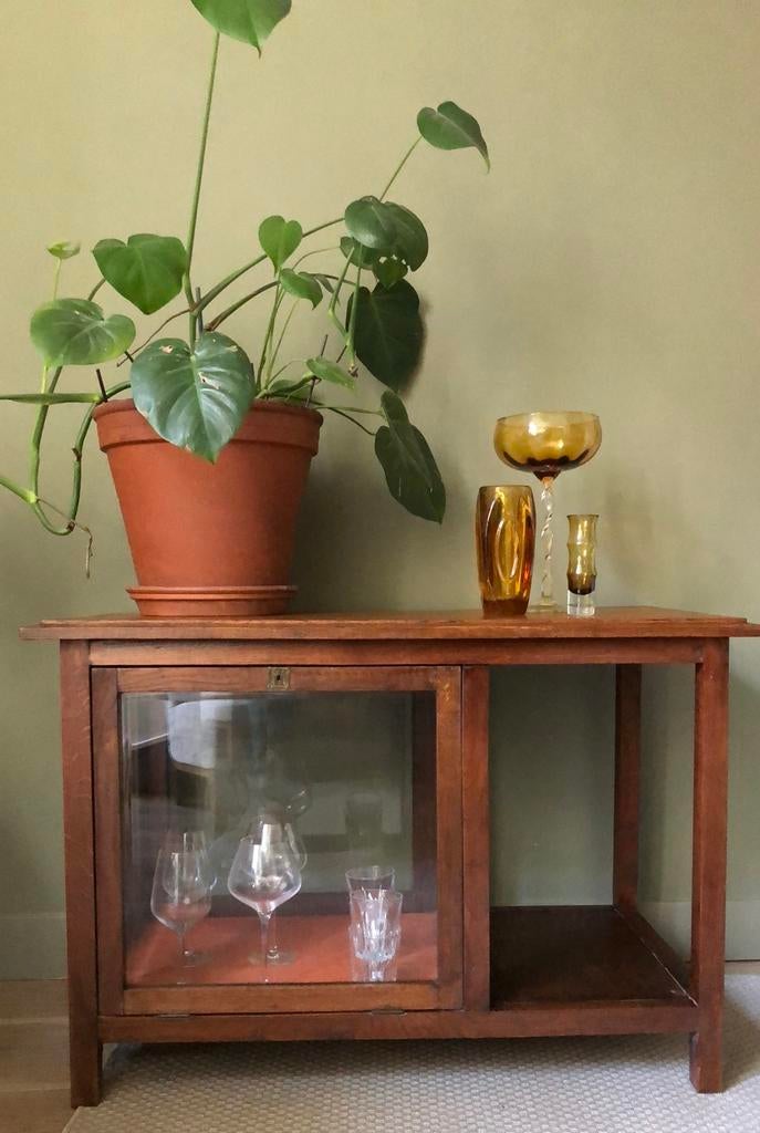 Vintage servieskast, vitrinekast  B104cm, D53cm, H71cm, Ophalen, Glas, 100 tot 150 cm, Zo goed als nieuw
