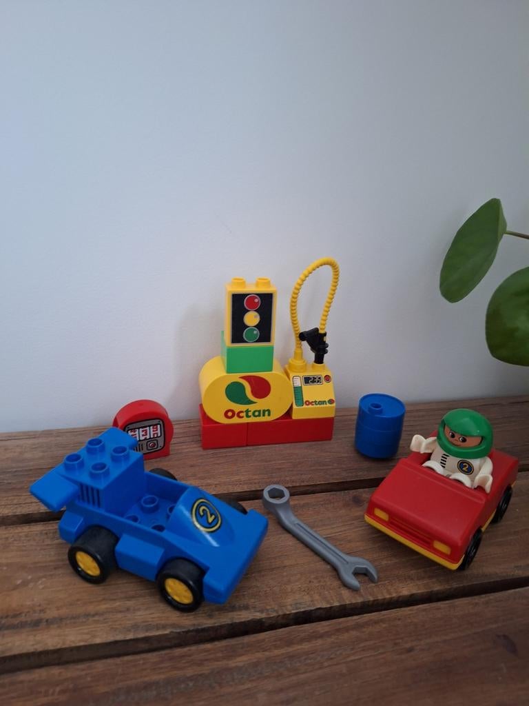 Lego Duplo Racebaan met auto's en tankstation, Kinderen en Baby's, Speelgoed | Duplo en Lego, Gebruikt, Overige thema's, Ophalen of Verzenden