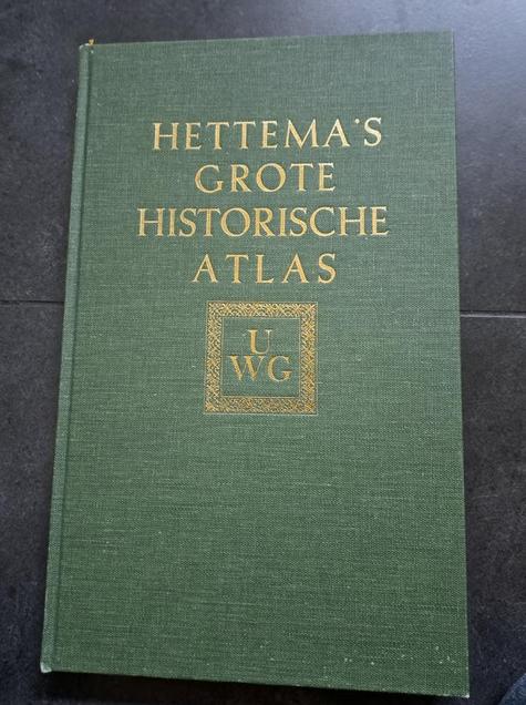 Hettema’s grote historische atlas (1977), Boeken, Atlassen en Landkaarten, Gelezen, Overige atlassen, Ophalen of Verzenden, 1800 tot 2000