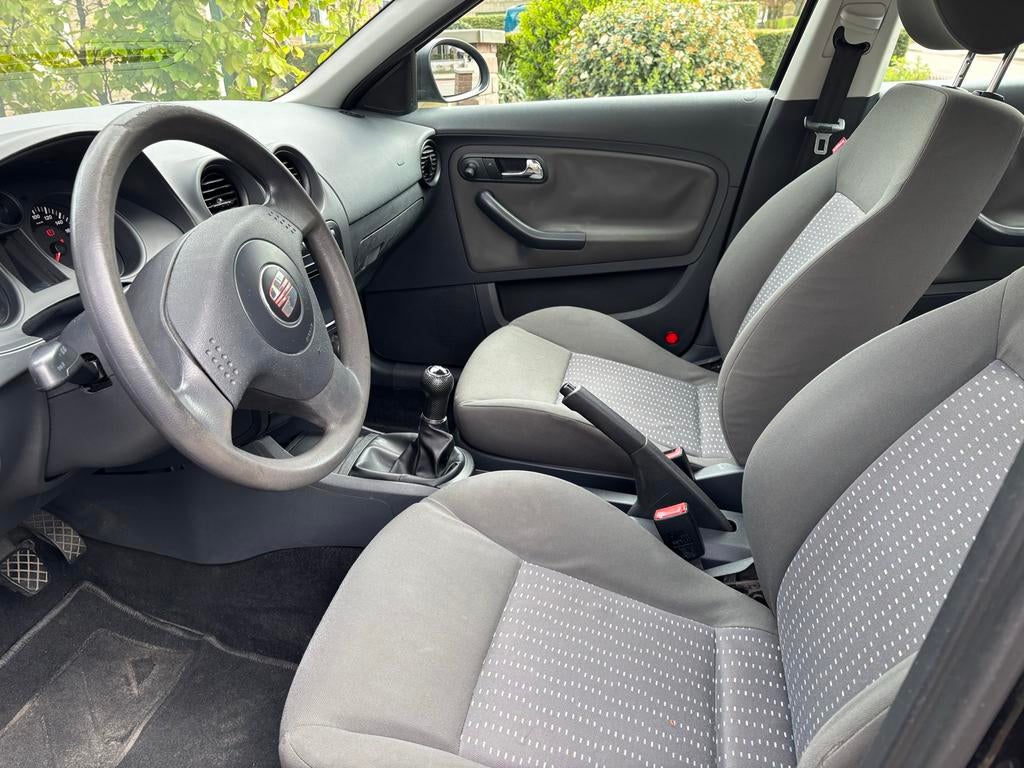 Seat Ibiza 1.4 16V 55KW 2005 Zwart, Auto's, Seat, Voorwielaandrijving, 15 km/l, Origineel Nederlands, Handgeschakeld