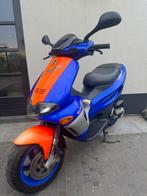 ⭐️Gilera runner 50cc 2 takt Brom blauw fluo rosso uniek!!⭐️, Fietsen en Brommers, Scooters | Piaggio, Ophalen of Verzenden, Zo goed als nieuw