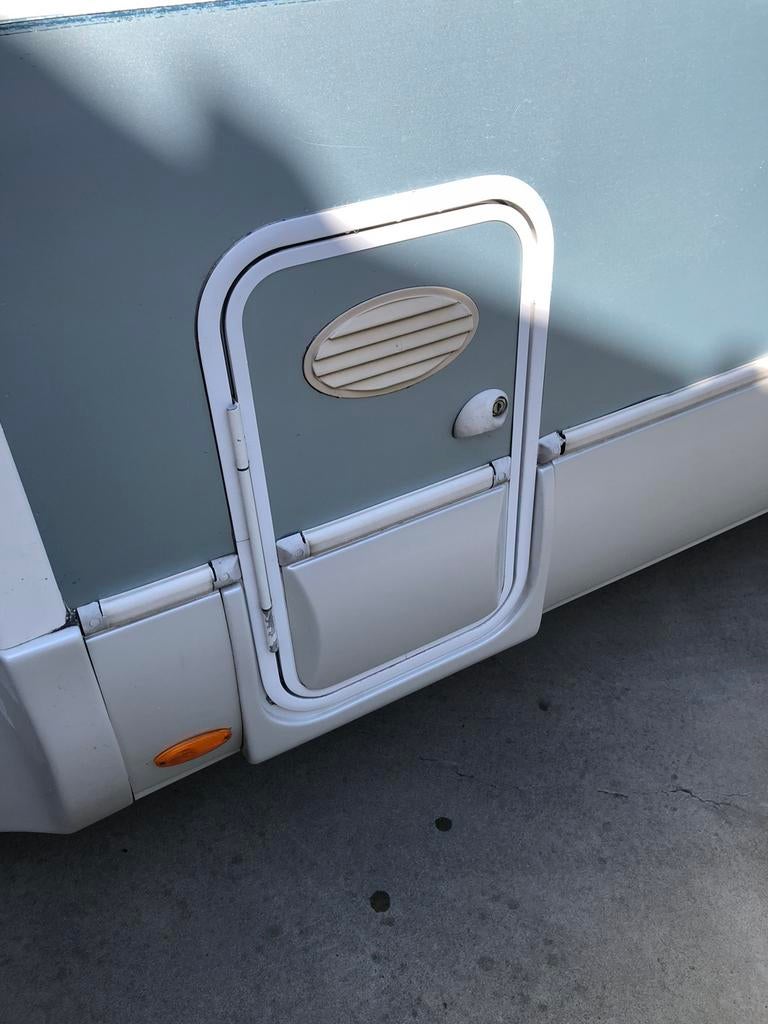Caravans And Camping 5-6