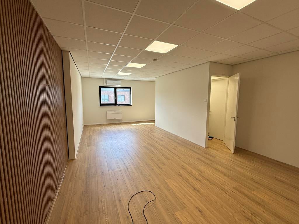 Turnkey kantoor/praktijkruimte 50m2 incl. W/E, Zakelijke goederen, Huur, Kantoorruimte