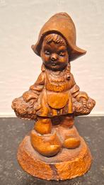 Vintage bronskleurig hars Beeldje Meisje met Bloemenmandjes, Ophalen of Verzenden, Gebruikt, Mens