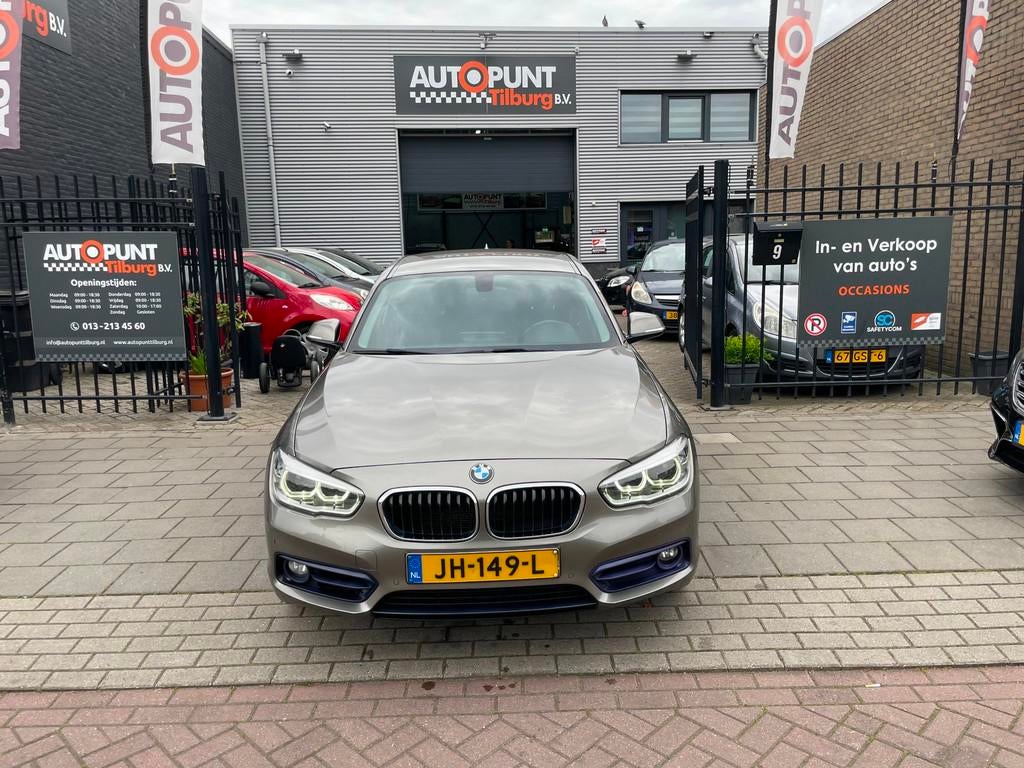 BMW 1-serie 118i Centennial High Executive 1e Eig! Trekhaak, Auto's, BMW, Bedrijf, 650 kg, 3 cilinders, 1300 kg