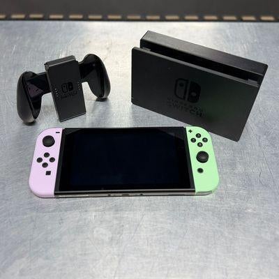 Nintendo Switch Paars Groen Met Dock En Joy Con € 199,99, ., Ophalen of Verzenden, Zo goed als nieuw, .