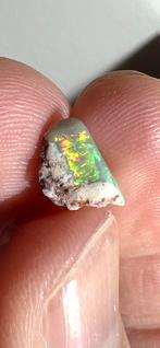 Stukje Australisch opaal, Ophalen