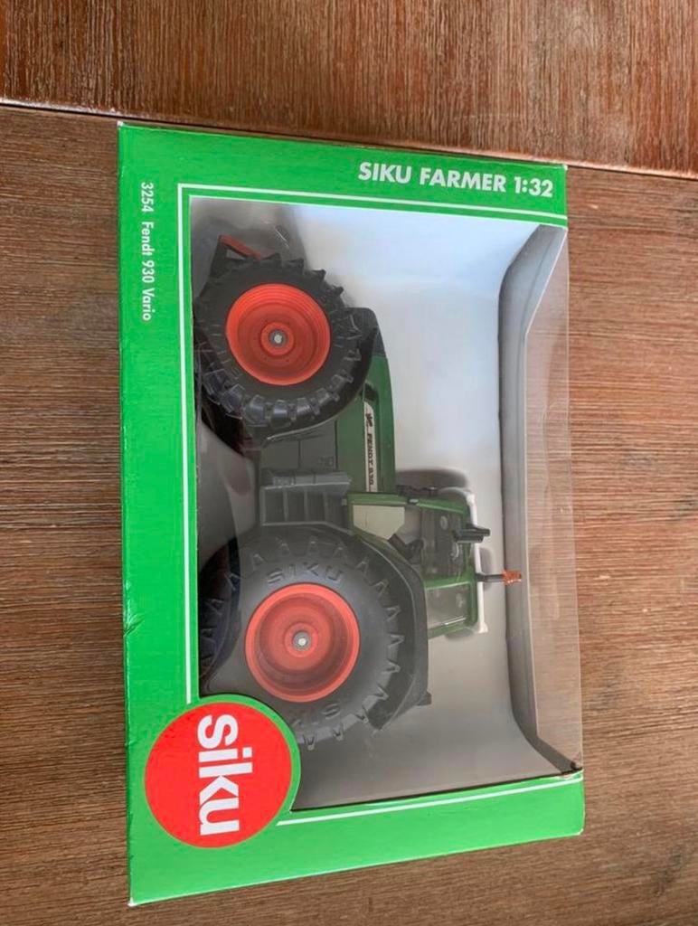 Silu Fendt 939 Viaro 1:32 nieuw in doos, Ophalen of Verzenden, Zo goed als nieuw, Tractor of Landbouw, SIKU