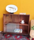 Vintage kastje met schuifdeurtjes van glas, Abbes, teakhout, Ophalen, Gebruikt, Glas, 50 tot 100 cm