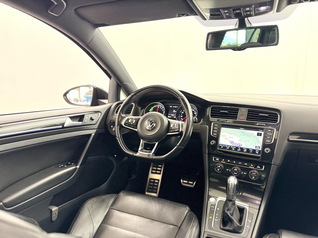 Volkswagen Golf 1.4 TSI GTE / Leder / Pano / Keyless / Trekh, Gebruikt, 4 cilinders, 1499 kg, 48 km