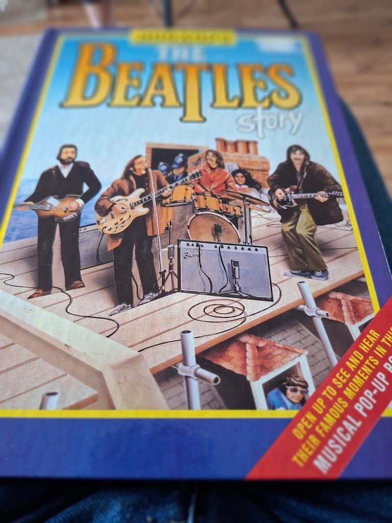 Oud pop up boek The Beatles Story 1985, Ophalen of Verzenden, Gelezen