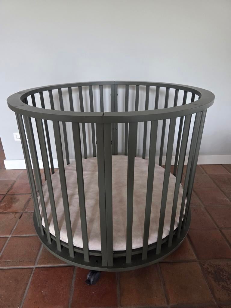 Ronde box Europe (donkergroen) inclusief boxmatras, Kinderen en Baby's, Boxen, Ophalen of Verzenden, Zo goed als nieuw, Rond, In hoogte verstelbaar