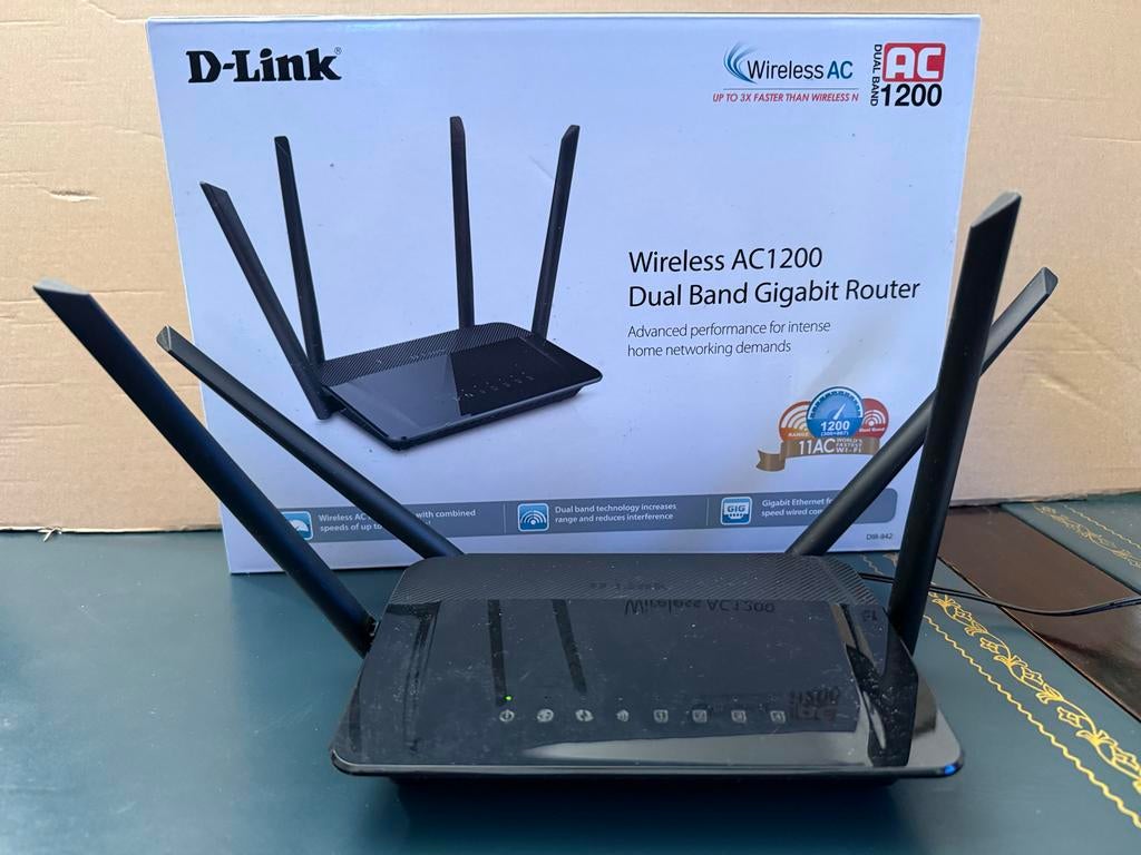 D-Link Wireless AC1200 Dual Band Gigabit Router, Computers en Software, Routers en Modems, Ophalen of Verzenden, Zo goed als nieuw