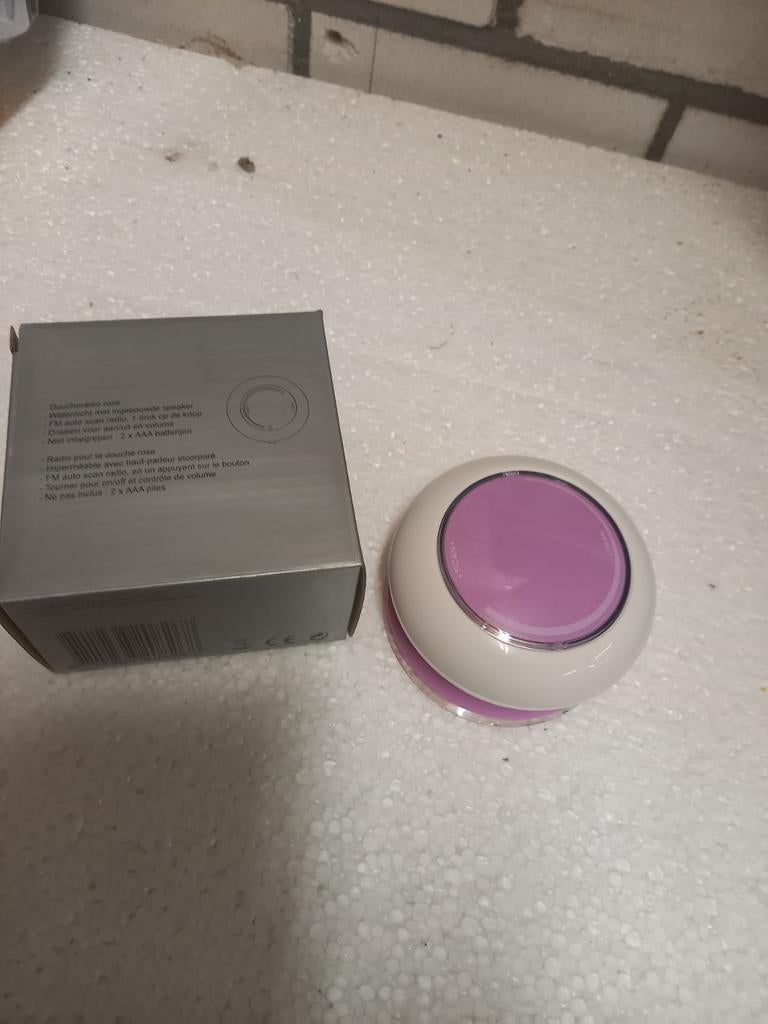 Badkamer radio met zuignap ( braderie handel), Ophalen of Verzenden, Nieuw, Overige typen