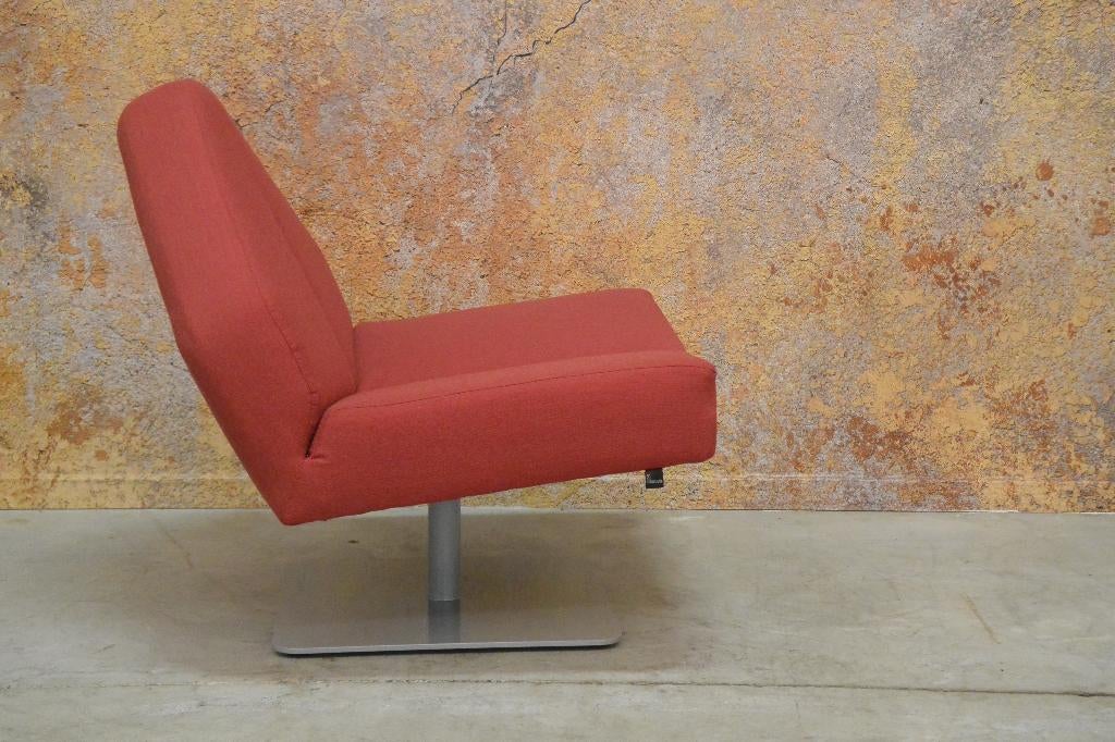 ZGAN Unieke rode stoffen Leolux Wibber design draaifauteuil, Leolux, Leolux, 75 tot 100 cm, Ophalen of Verzenden