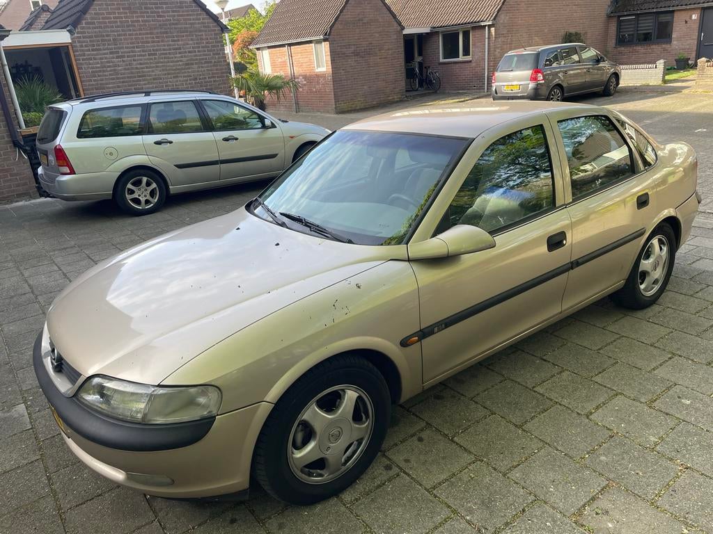 Opel Vectra 1.6 I 16V 1998 Beige, 1250 kg, 4 cilinders, 635 kg, 100 pk