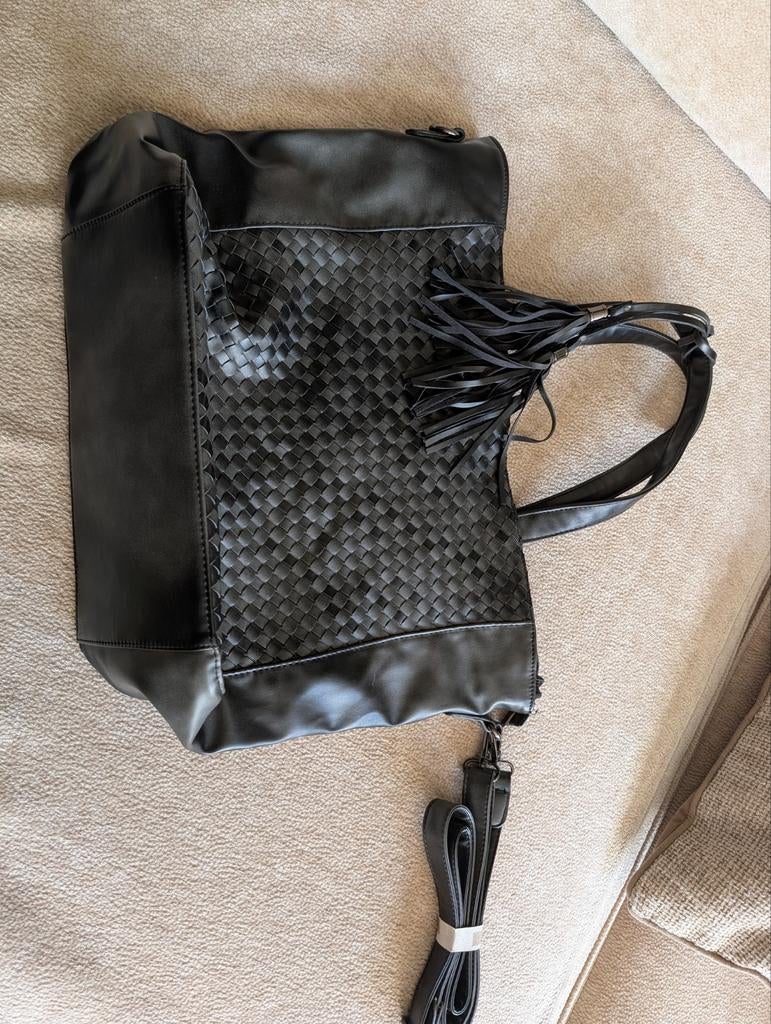 Zwarte gevlochten tas met franjes, Sieraden, Tassen en Uiterlijk, Tassen | Damestassen, Ophalen of Verzenden, Gebruikt, Zwart