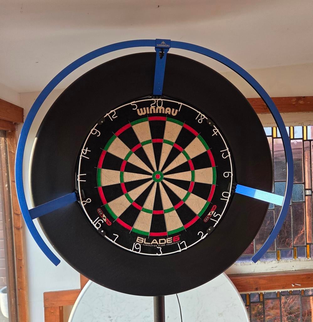 Dartbord met statief, lichtring en dartmat, Ophalen of Verzenden, Zo goed als nieuw, Dartbord