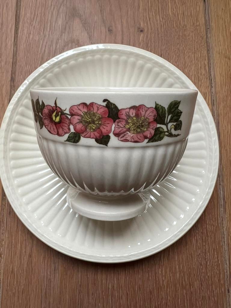 Wedgwood Briar Rose kommetje met schotel, Ophalen of Verzenden, Zo goed als nieuw, Wedgwood, Kop(pen) en/of Schotel(s)