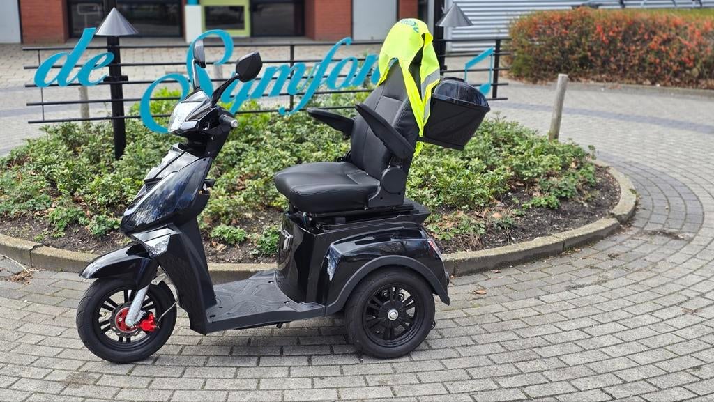 IVA Z1000 Scootmobiel, Zo goed als nieuw, 16 km/u of meer, 46 km of meer, Ophalen