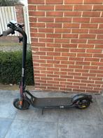 E-step met oplader, 27 km/u - Zo goed als nieuw, Fietsen en Brommers, Steps, Ophalen of Verzenden, Zo goed als nieuw, Elektrische step (E-scooter)