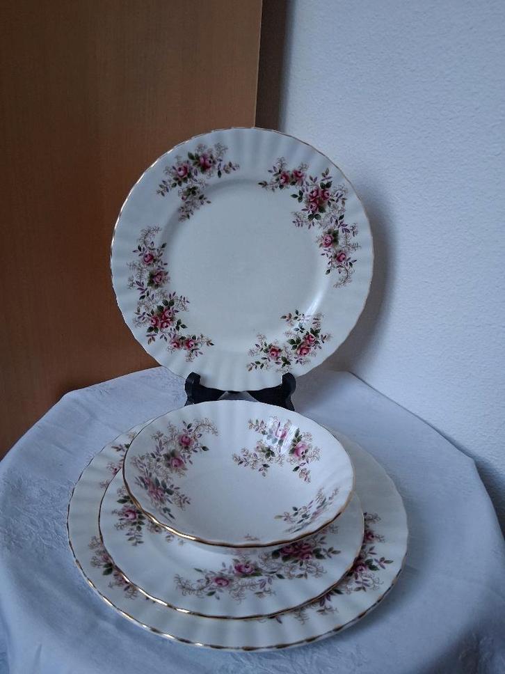 Royal Albert Lavender rose items *eureka*, Verzamelen, Porselein, Kristal en Bestek, Zo goed als nieuw, Kop en/of schotel, Porselein