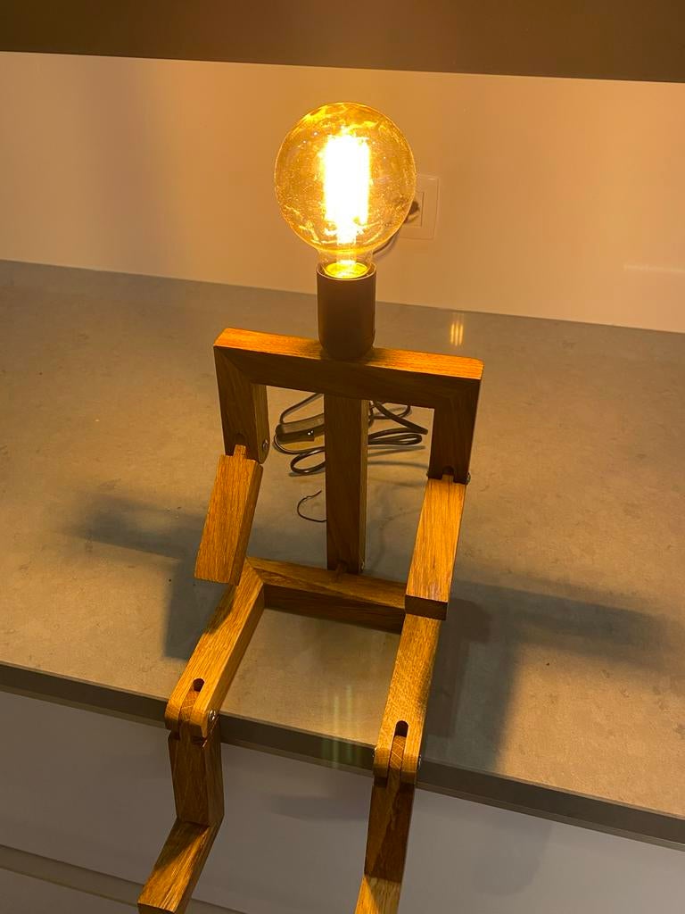 HoutenHart: handgemaakte tafellamp mannetje eikenhout, Ophalen of Verzenden, Nieuw, Hout, 50 tot 75 cm