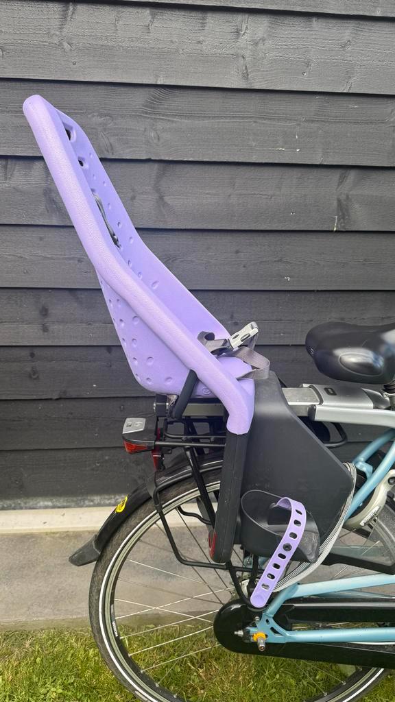 Yepp kinderzitje - paars, Fietsen en Brommers, Fietsaccessoires | Fietsstoeltjes, Gebruikt, Achterzitje, 9 t/m 36 kg, Voetsteuntjes