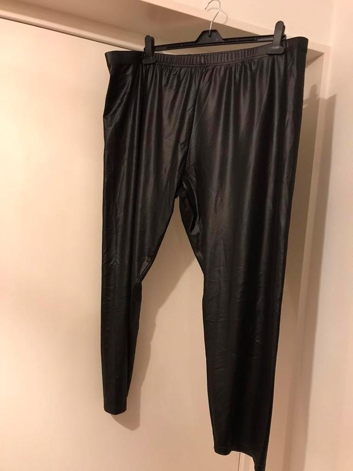 TEAB zwart legging stretch plus-size taille 110cm wetlook, Kleding | Dames, Grote Maten, Nieuw, Broek of Spijkerbroek, Zwart, Verzenden