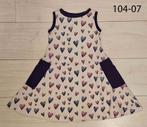 Zomerjurk met paarse hartjes en zakken, mt 104, Kinderen en Baby's, Kinderkleding | Maat 104, Ophalen of Verzenden, Zo goed als nieuw