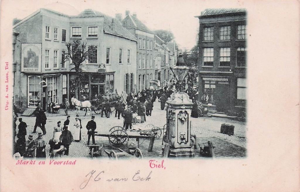 Tiel - Markt en Voorstraat (zeer GEANIMEERD) 1902, Ophalen of Verzenden, Voor 1920, Gelopen, Gelderland