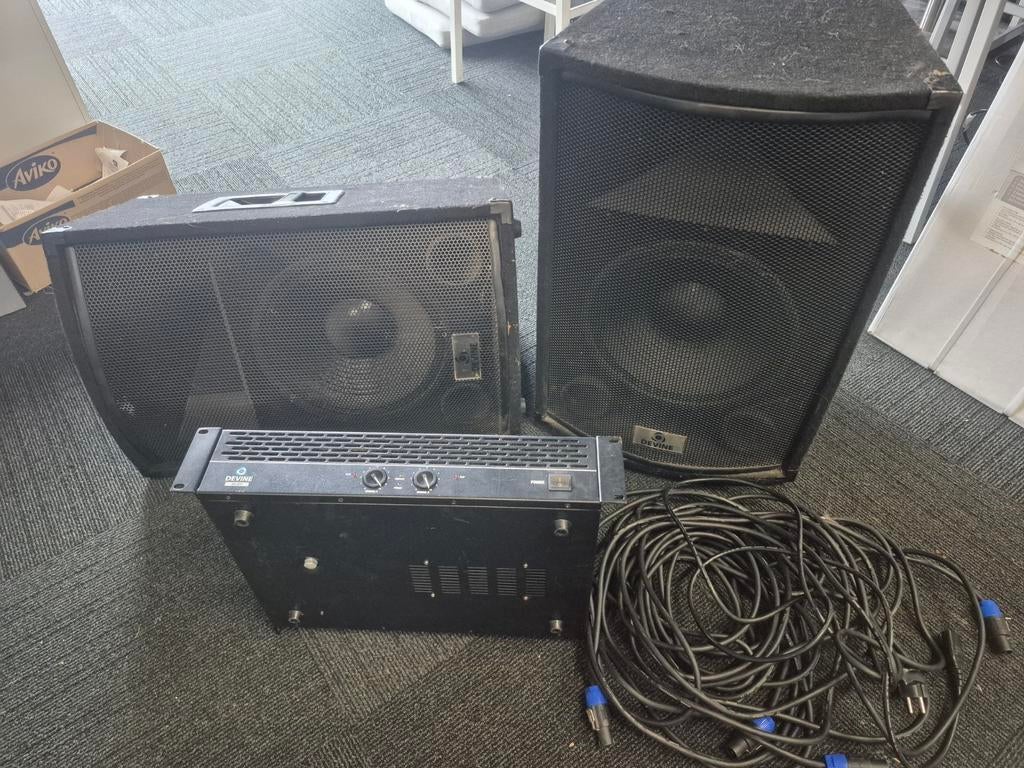 Complete PA set: 2 luidsprekers met versterker en kabels, Muziek en Instrumenten, Ophalen of Verzenden, Gebruikt, Minder dan 500 watt
