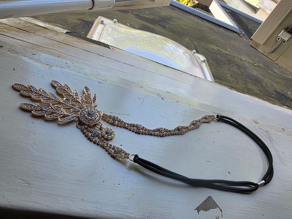 Elegante Haarband met Strass en Bladmotief, Ophalen of Verzenden, Zo goed als nieuw