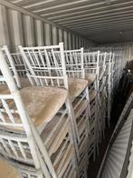 PARTIJ Chiavari stoelen wit – met zitting en hoesjes, Hobby en Vrije tijd, Feestartikelen, Ophalen, Gebruikt